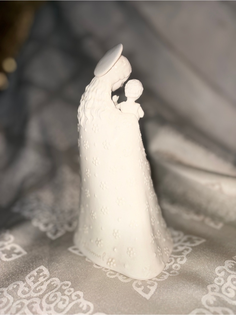 M.I. Hummel Flower Madonna Figurine | Goebel Porcelain | Madonna & Child - Picture 17 of 17